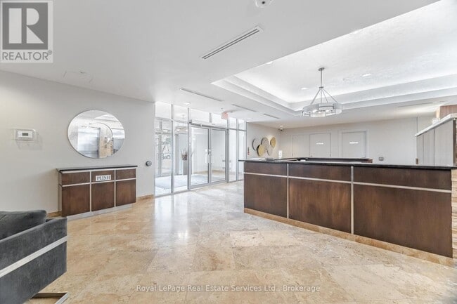 Building Photo - 360 Pearl St