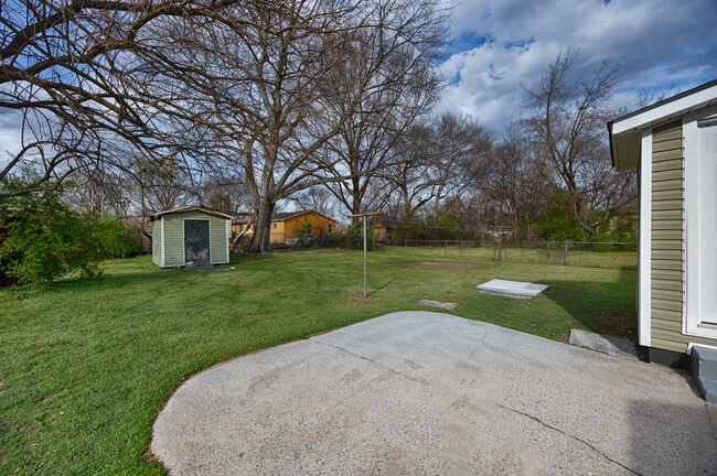 Building Photo - 2914 Battle Dr NW
