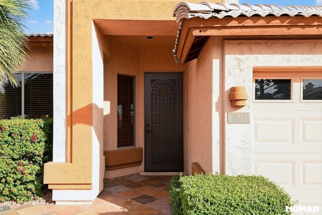 Building Photo - 971 N Santa Anna Pl