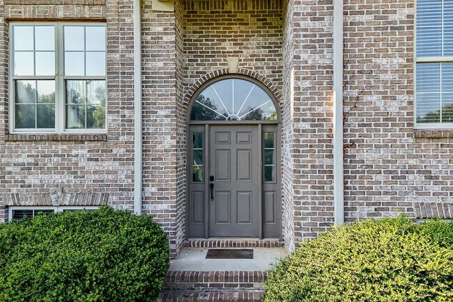 Foto del edificio - Trussville: 4/3 on acre lot, private lot