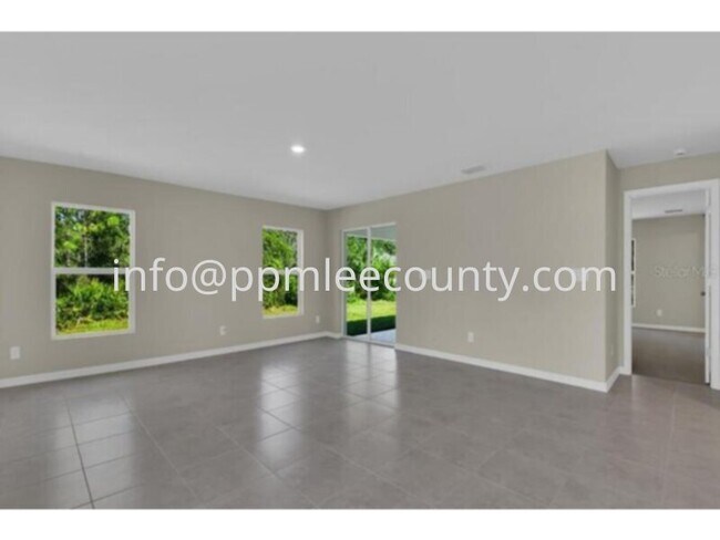 Foto del edificio - 3 bedroom 2 bath 2 car garage built in 2023 in Port Charlotte!!