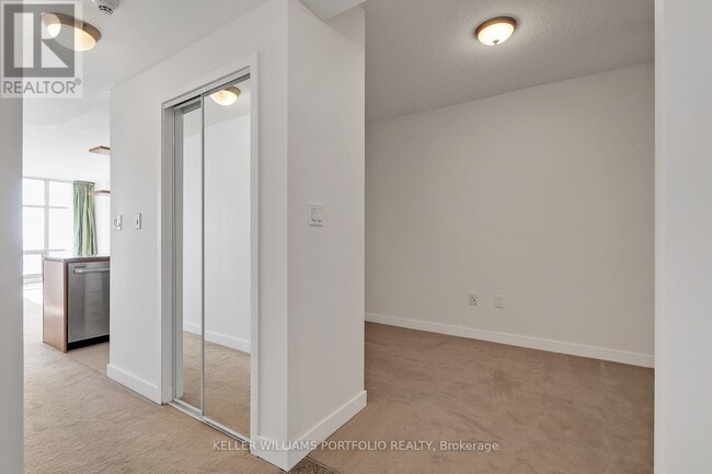 Building Photo - 10 Navy Wharf Ct