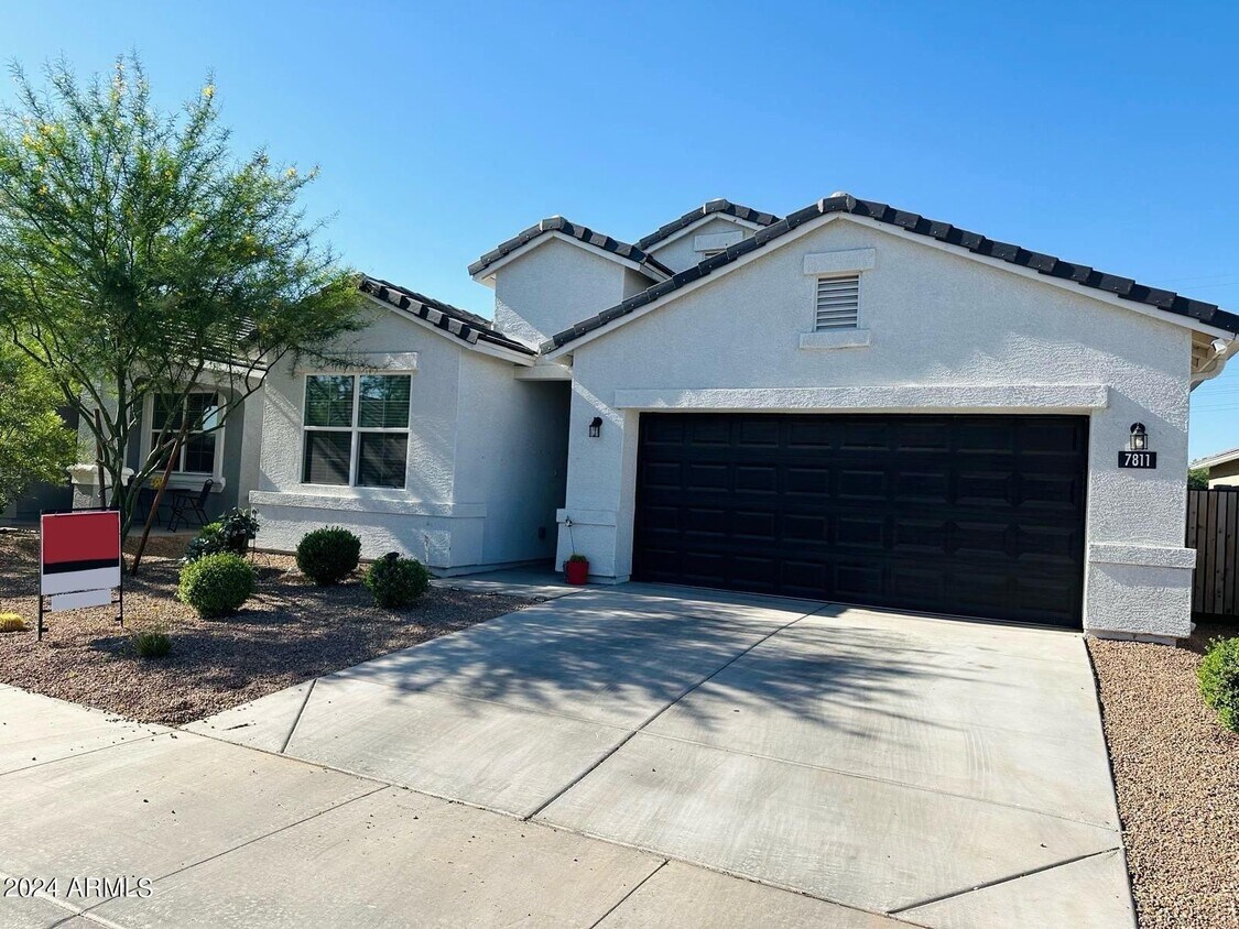 Foto principal - 7811 West Riverside Avenue