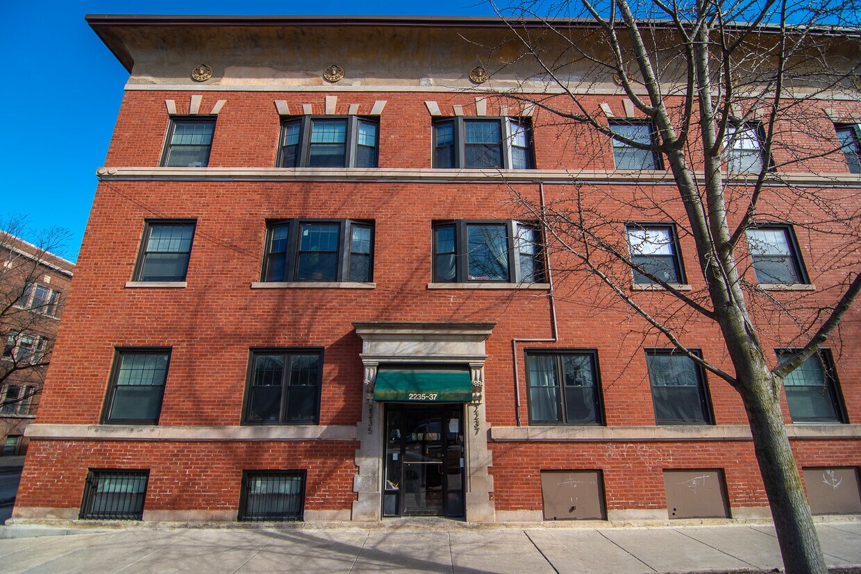 Primary Photo - 2235 N Kedzie Blvd