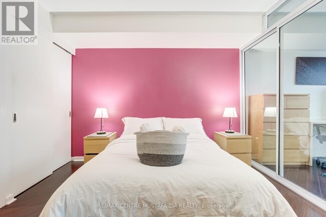 Building Photo - 208 Queens Quay W