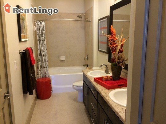 Foto principal - 8380 El Mundo St