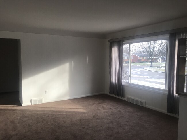 Building Photo - 14126 Rockland Ave