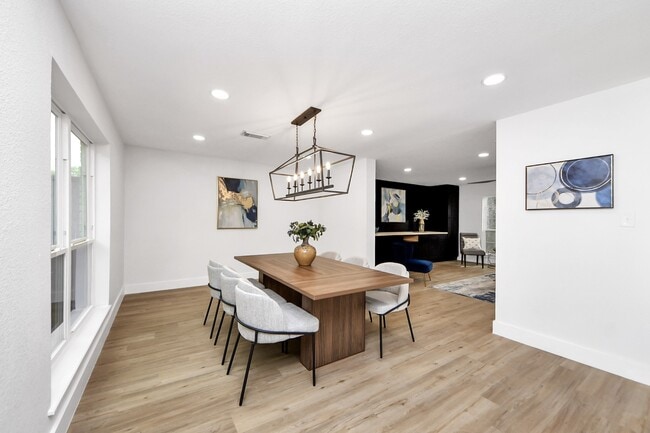 Foto del edificio - 5614 Oakhaven Ln