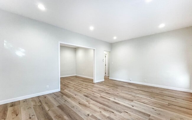 Building Photo - Stylish + Modern  2+2 | Prime Beverly Hill...
