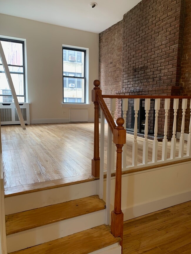 Building Photo - 116 W 73rd St