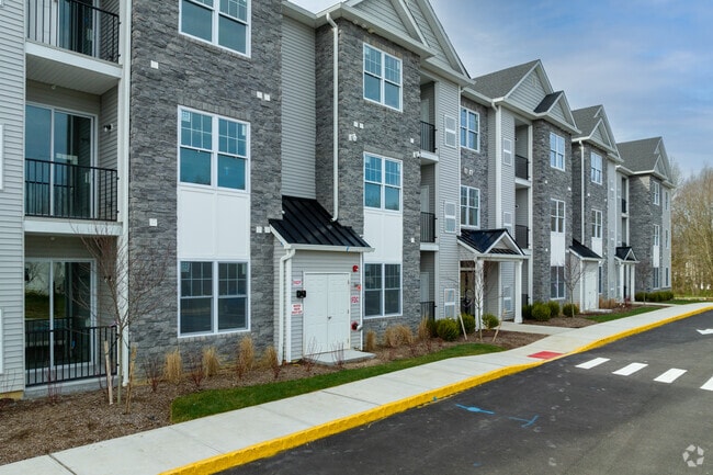 Building Photo - Oak Tree Apartments