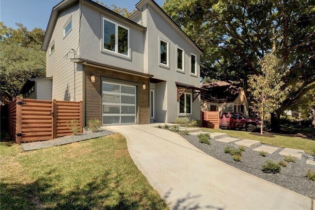 Foto del edificio - 1208 Kinney Ave