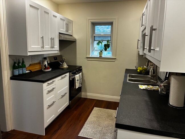 Building Photo - 2 bedroom apartment; luxury - Bloor West Village, Toronto