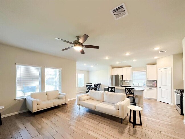 Foto del edificio - 2115 Boreas Ln