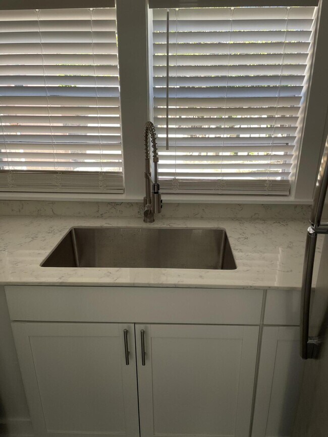 Foto del edificio - 229 Lakeland Dr