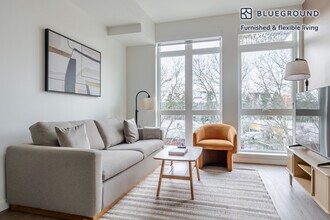 Building Photo - 17645 NE 69th Ct