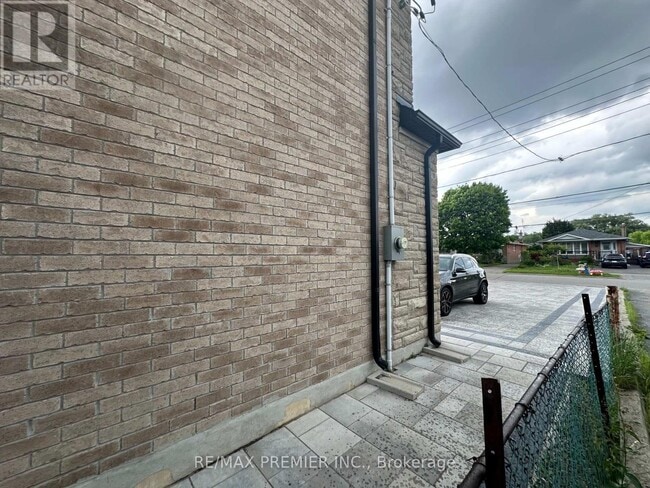 Building Photo - 26 Elinor Ave