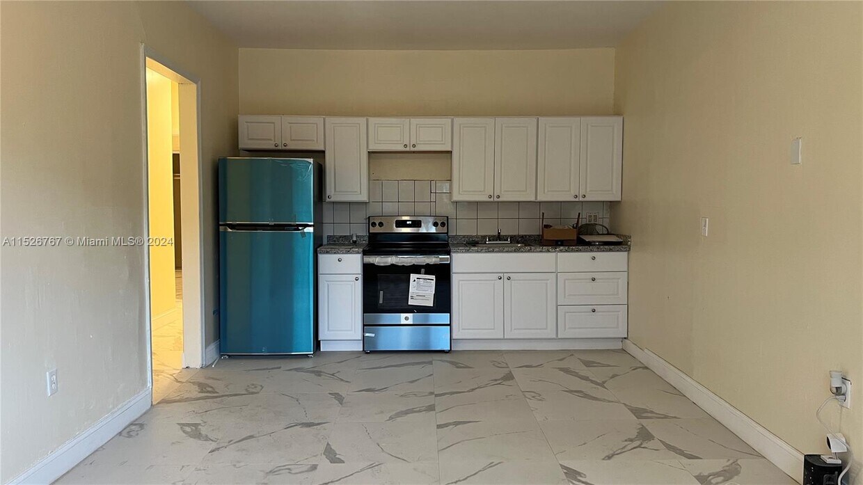 Primary Photo - 2168 NW 28th St