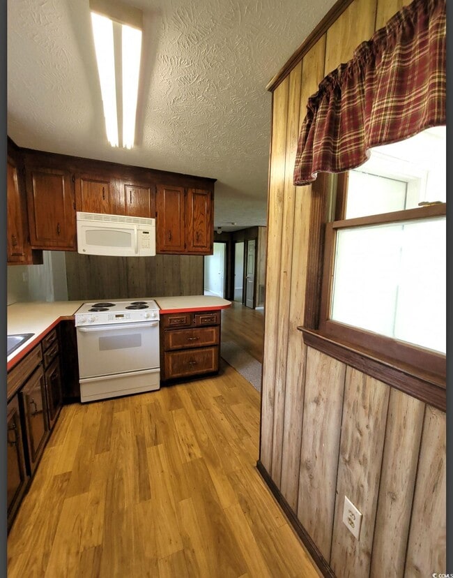 Building Photo - 6003 Sunrise Dr