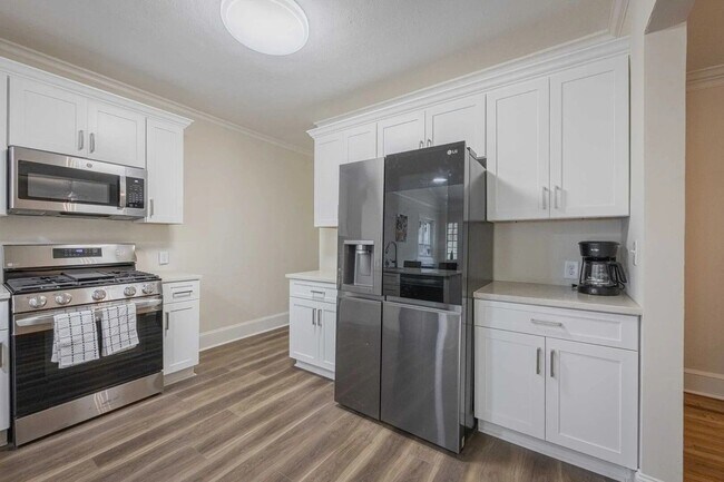 Foto del edificio - 5 Bedroom 3 Bathroom Pre-Leasing – August 2026