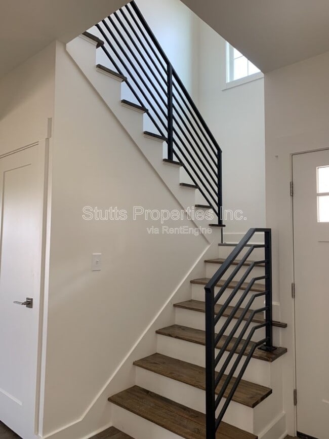 Building Photo - 223 Virginia Ave