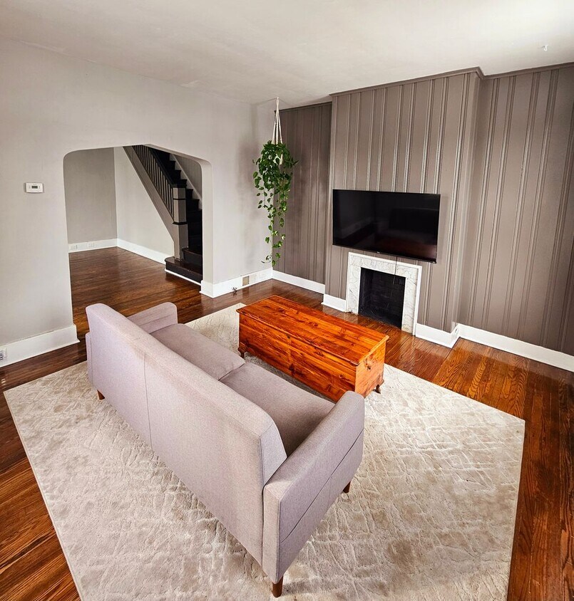 Photo - 505 - 507 Russellwood Ave