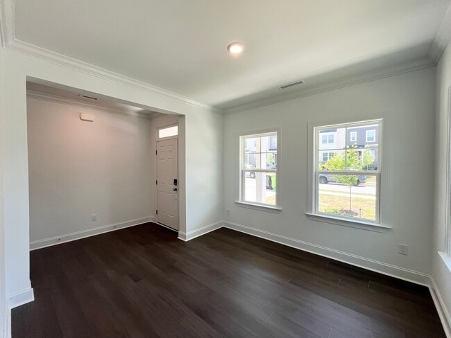 Building Photo - Spacious 5BD, 3BA Knightdale Home with Mod...