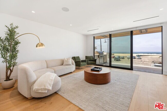 Foto del edificio - 2205 Ocean Front Walk