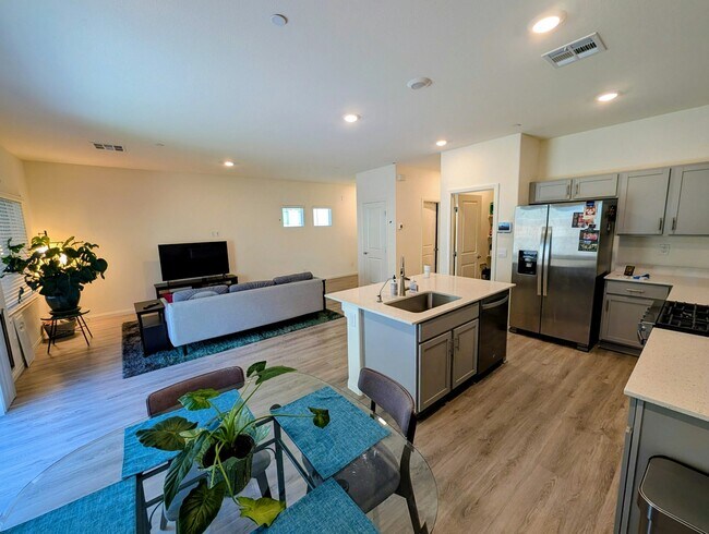 Foto del edificio - 9926 S Ullom Dr