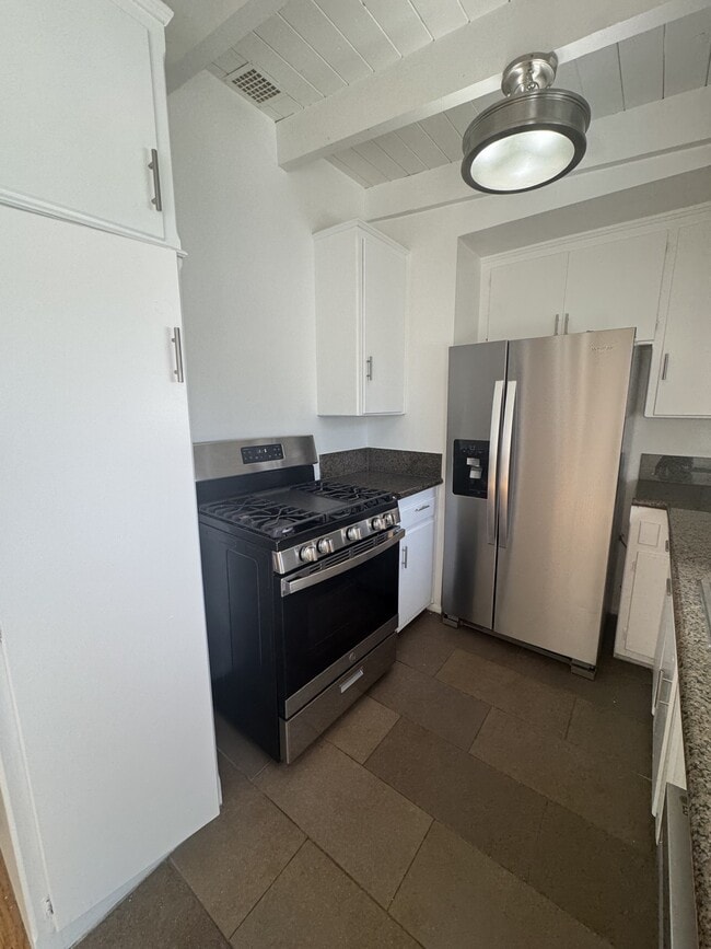 Building Photo - 636 Acanto St