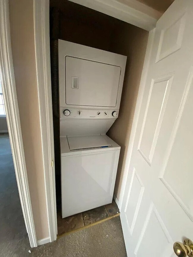 Building Photo - 8121 N Main St