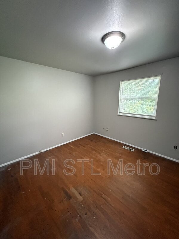 Building Photo - 10435 Castle Dr