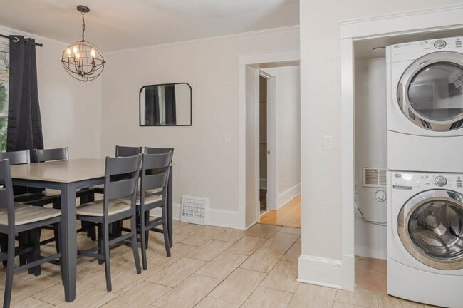 Building Photo - 710 E Franklin St