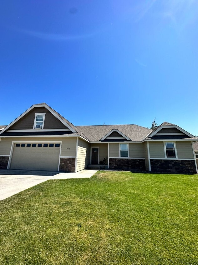 Primary Photo - Spacious home close to CWU!