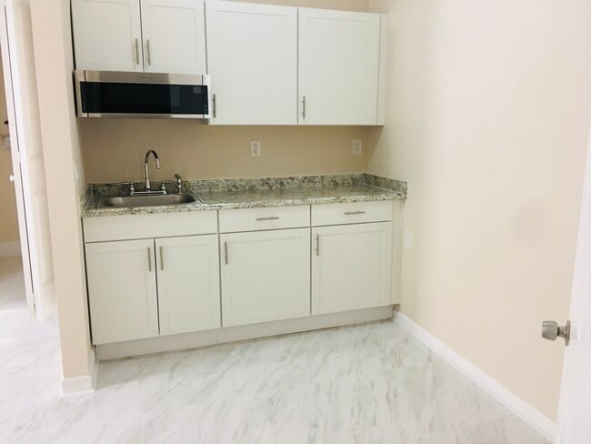 Building Photo - 4740 SW 143rd Ave