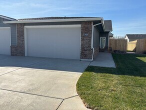 Building Photo - 1823-1825 Hickory Creek St