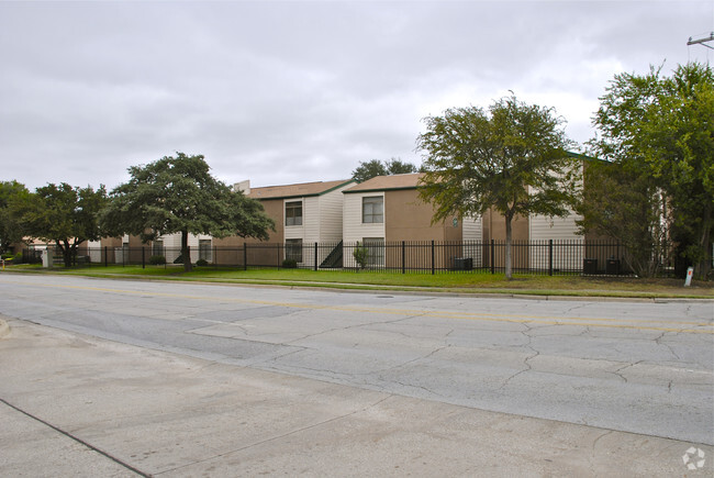 Building Photo - Manhattan Park Townhomes