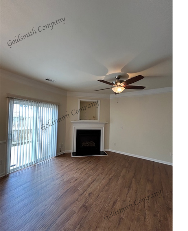 Building Photo - 105 Forsythia Dr