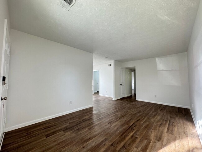 Photo - 2079 Laverne Ct House