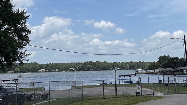 Foto del edificio - 14419 W Lee Shore Dr