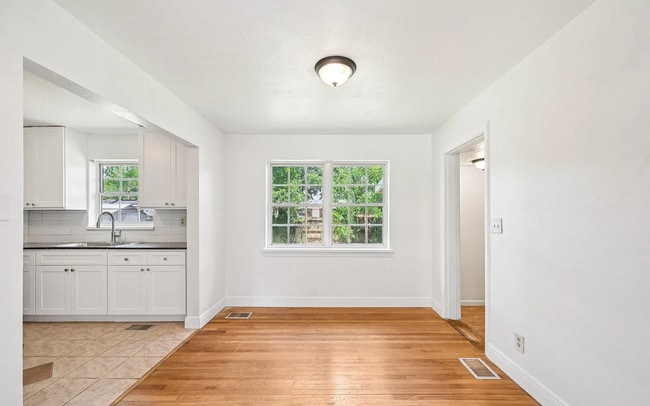 Foto del edificio - Beautiful 3 Beds 2 Baths Home with Spacious Backyard!