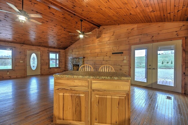 Foto del edificio - 13625 Horton Hwy