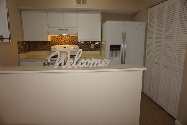 Building Photo - 2 Bedroom 2 Bathroom Townhome near NAS Jax