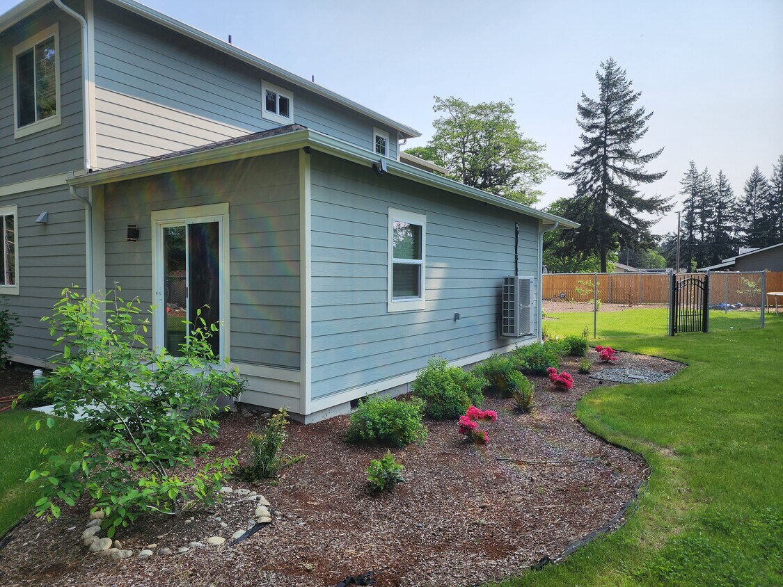 Foto principal - 958 152nd St E