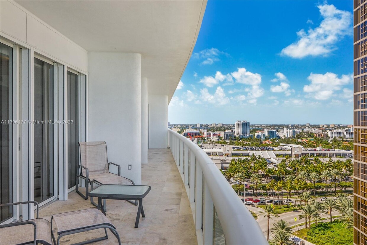 Foto principal - 9601 Collins Ave