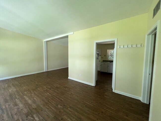 Foto del edificio - 2002 Chowkeebin Nene