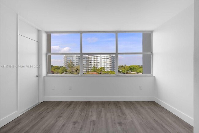 Foto del edificio - 1300 NE Miami Gardens Dr