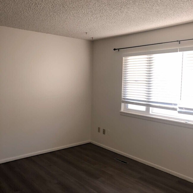 Foto del edificio - 905 Ponderosa Dr