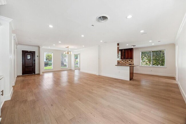 Building Photo - 650 Electra Dr