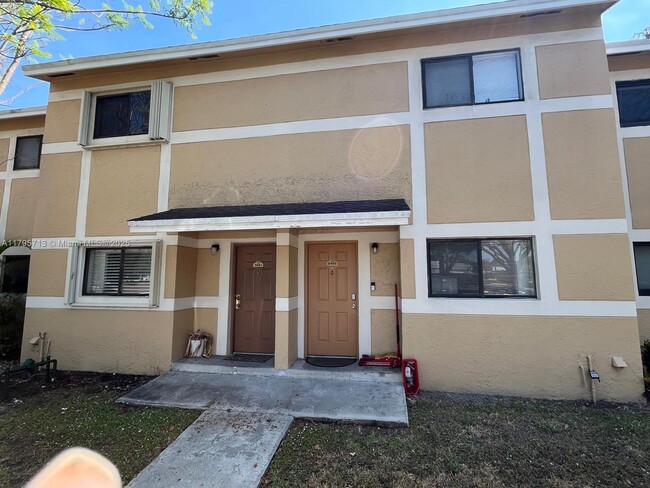 Building Photo - 9491 Palm Cir N